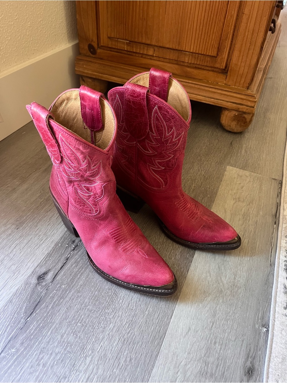Idyllwind Women’s Hot Pink Leather Ankle Booties 8B